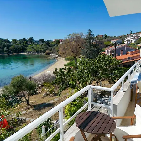 Villa Just On The Sea 2 Palaiontsiflikion Exterior photo