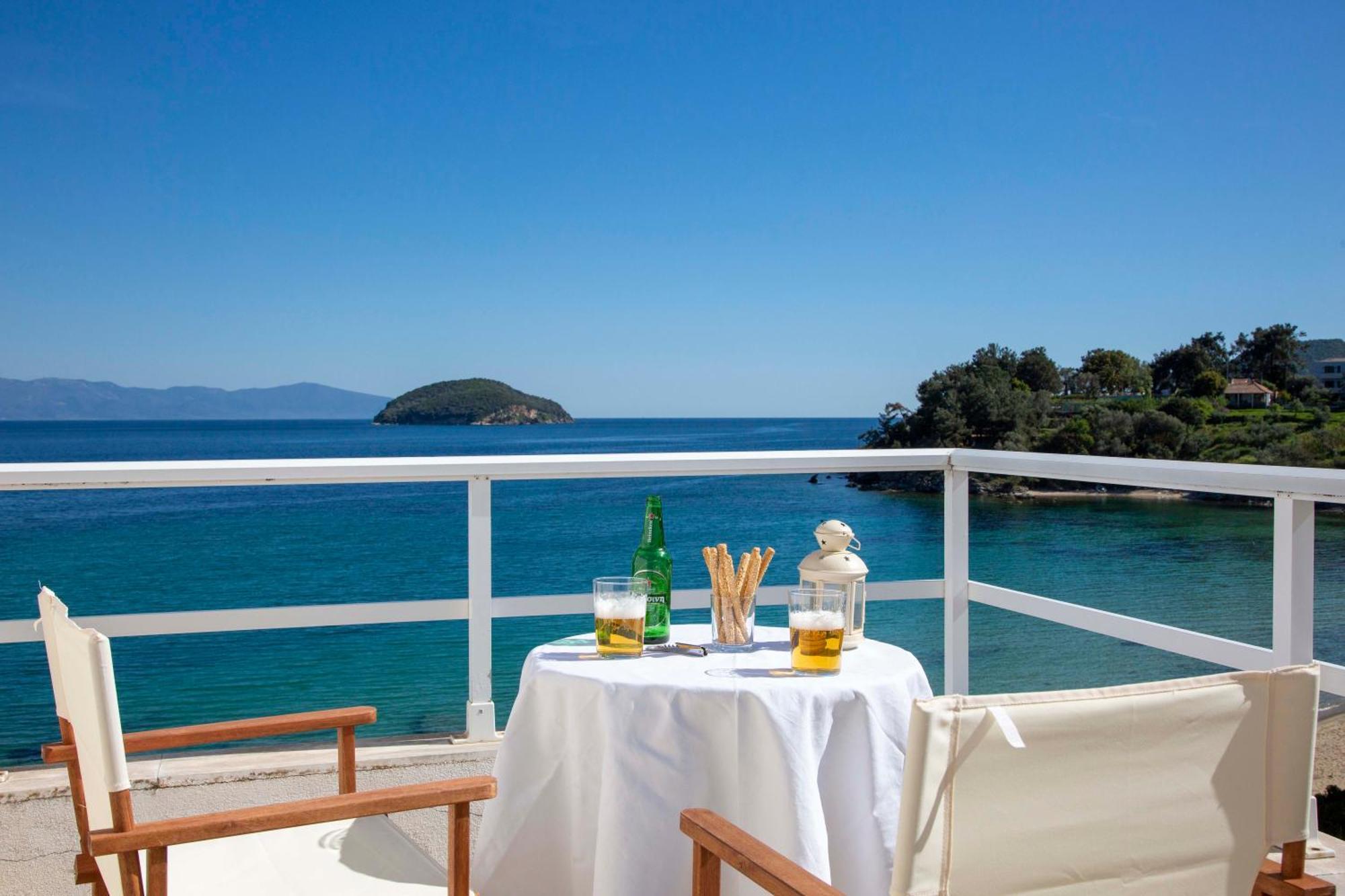 Villa Just On The Sea 2 *