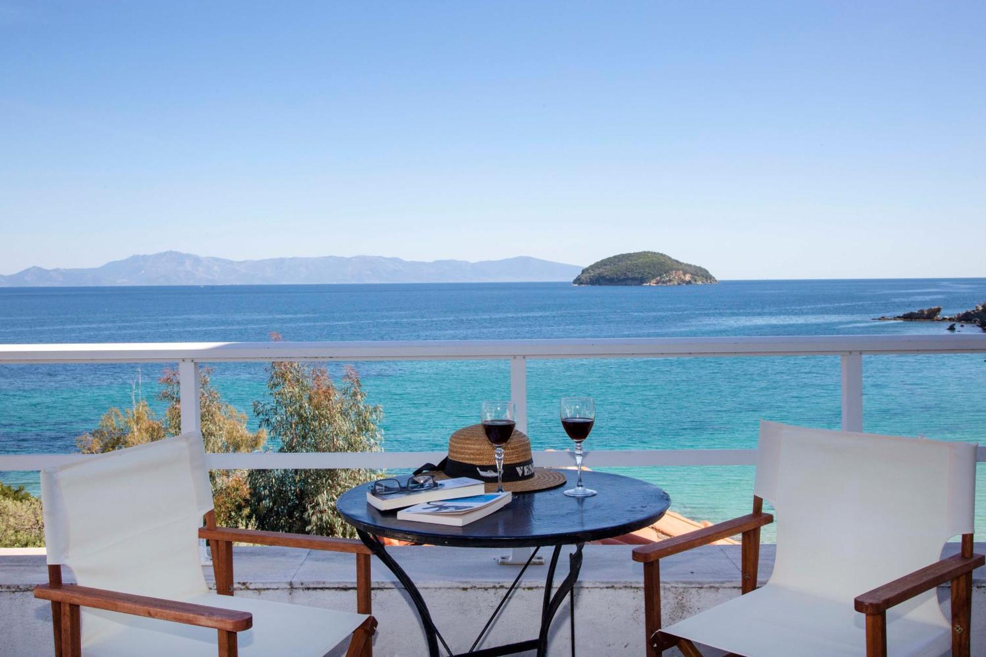 Villa Just On The Sea 2 *