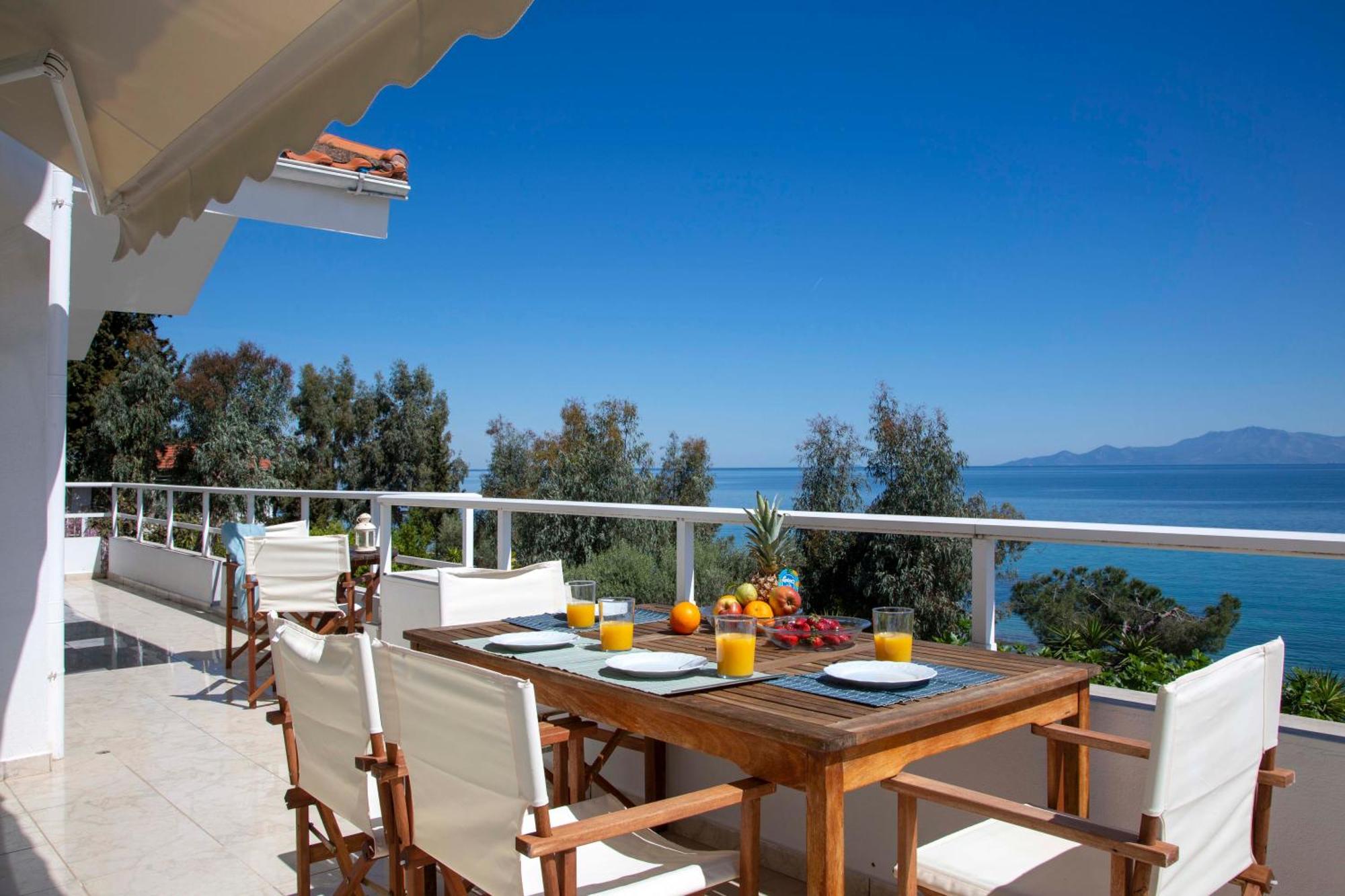 Villa Just On The Sea 2 *